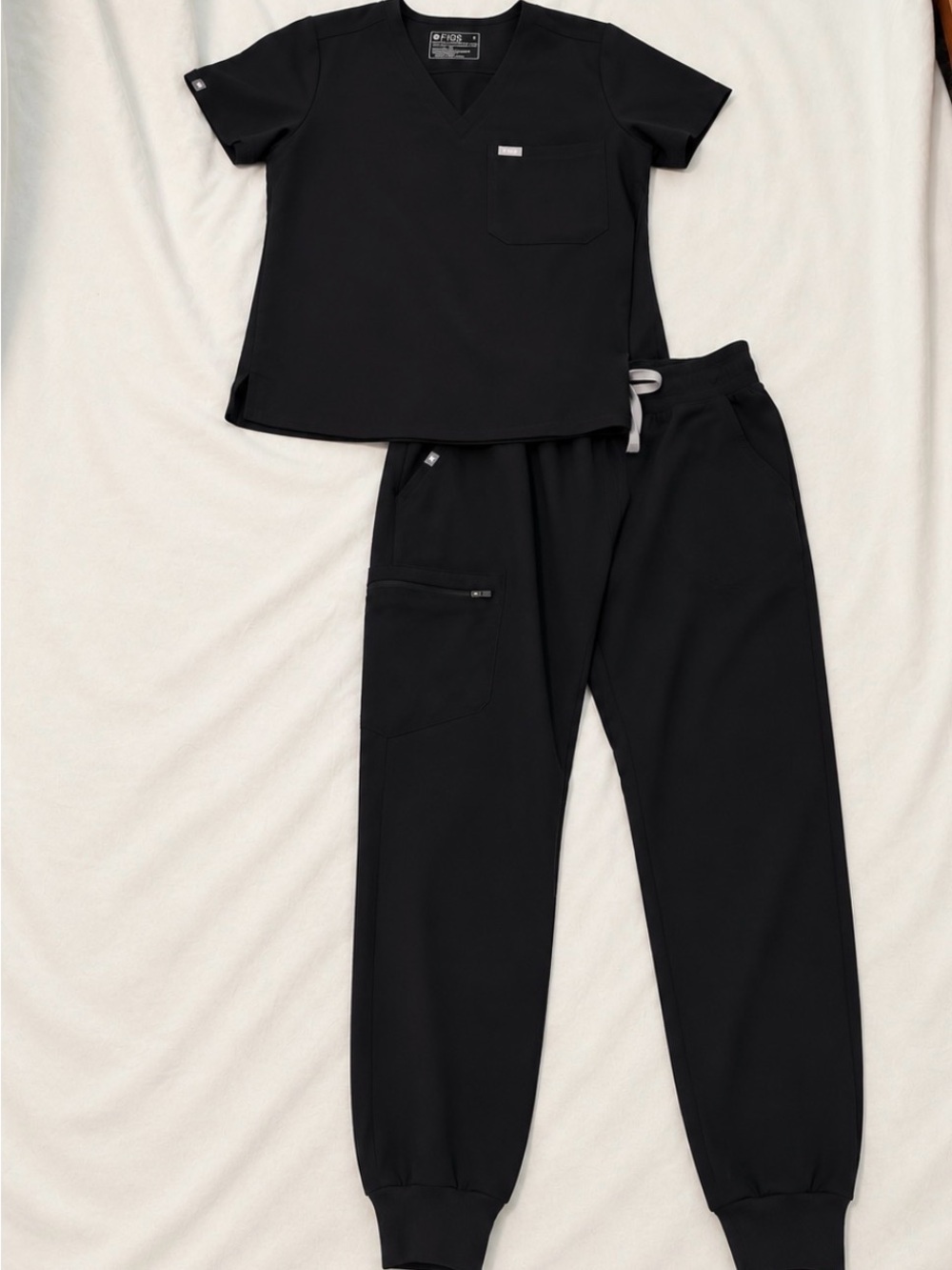 Figs Black Women's Jogger Scrub Set